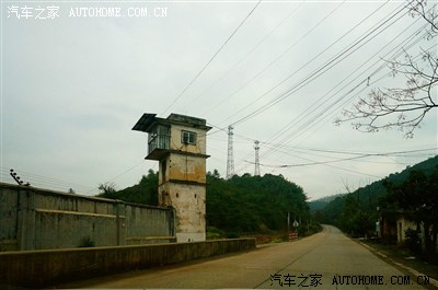 路遇一个小监狱,哨塔上没见有卫兵,可能囚犯和看守都回家过年还没来"