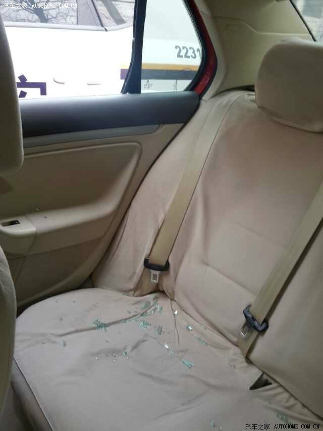 【图】初六车玻璃被撬东西被盗,报警及走保险