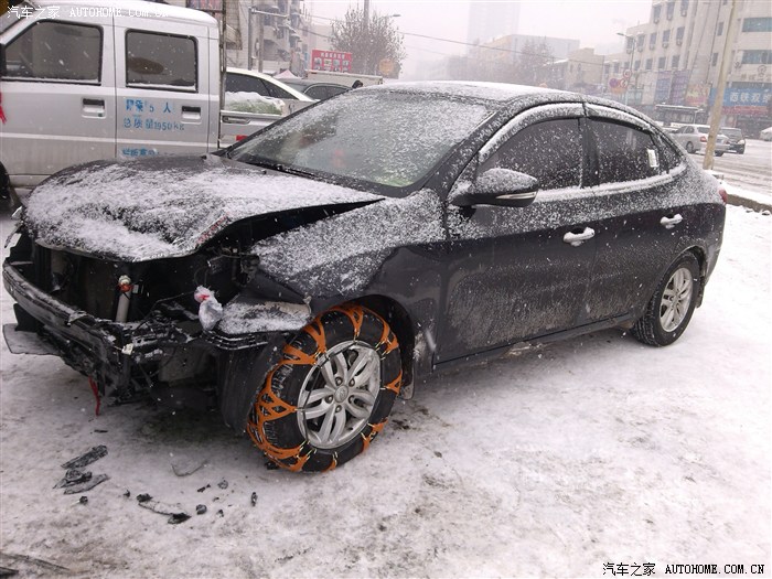 新手出车祸了大家雪天注意啊