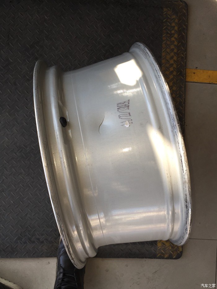 【图】轮毂坏了是质量问题么_奔驰M级论坛