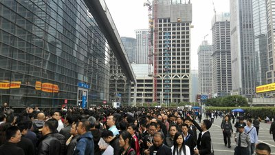 今天去深圳公证处,巨多人,有图。