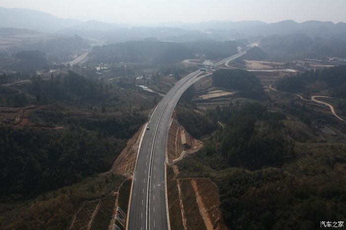 天路通苗岭余凯凯羊高速公路掠影