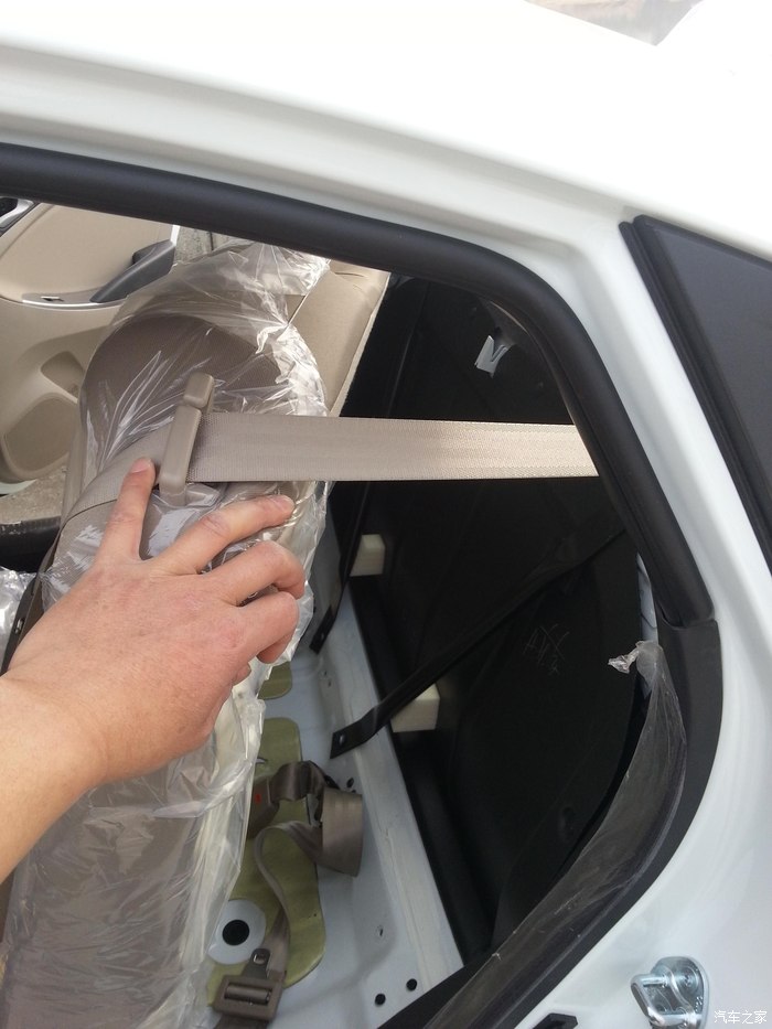 【图】瑞纳三厢安装坐垫(需要卸后座椅)