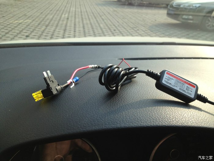 行车记录仪安装、仪表索赔成功、不幸被宝马亲一下作业