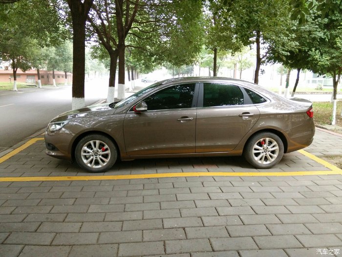 【图】求认证,美女压楼_艾瑞泽7论坛_汽车之家