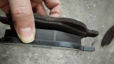 新旧刹车片对比