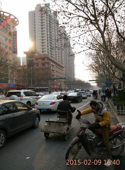 阳中医学院第二附属医院前十字路口掉头违章的