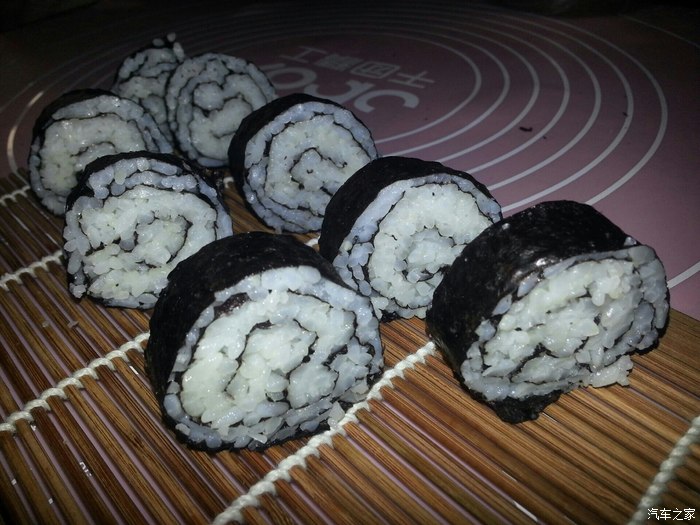 初试三文鱼刺身,姜雪蟹,鱼头汤。