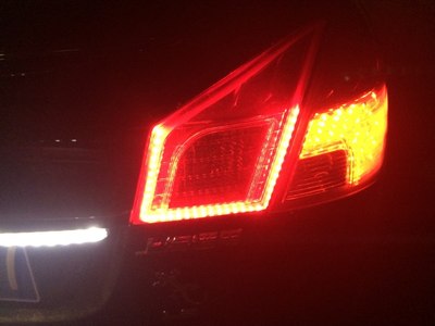 贯穿式尾灯皮质座椅、仿麂皮顶棚精美感满满10万出面买SUV看看这辆！