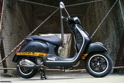 2015 vespa gts300ie -循迹系统铁壳运动羊