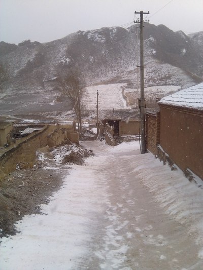 春节山村雪景图