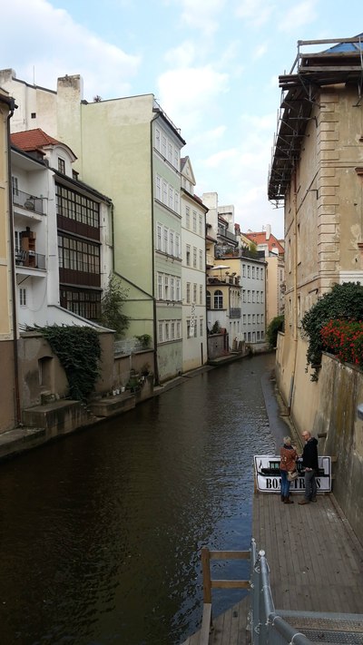 带上86岁老妈,穷游欧亚34国,吃住车上。_自驾