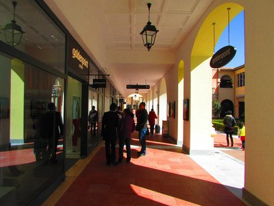 假日休闲好去处 上海浦东奥莱店