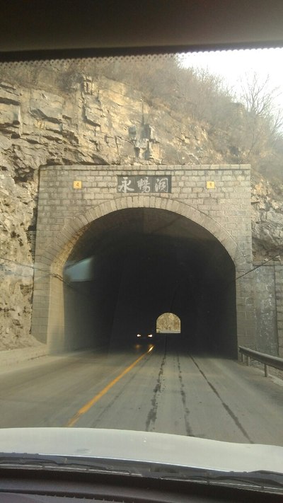 辉县到王莽岭途中拍崇山峻岭和隧道