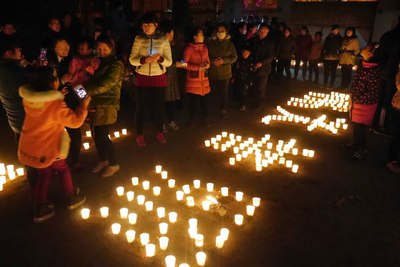 晚上看放灯拍了点照片,大家一起来看吧_河北