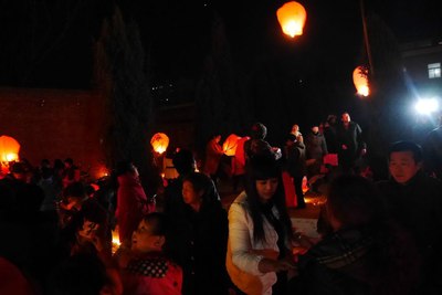 晚上看放灯拍了点照片,大家一起来看吧_河北