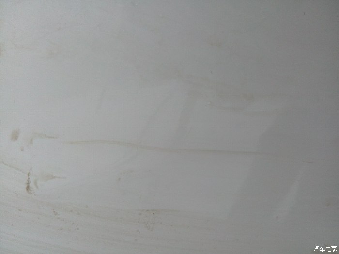 【图】求大神帮忙看看后保险杠被摩托车刮了一