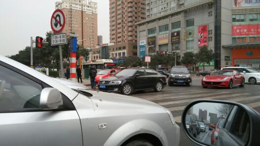 看图猜成语一辆车南北_看图猜成语