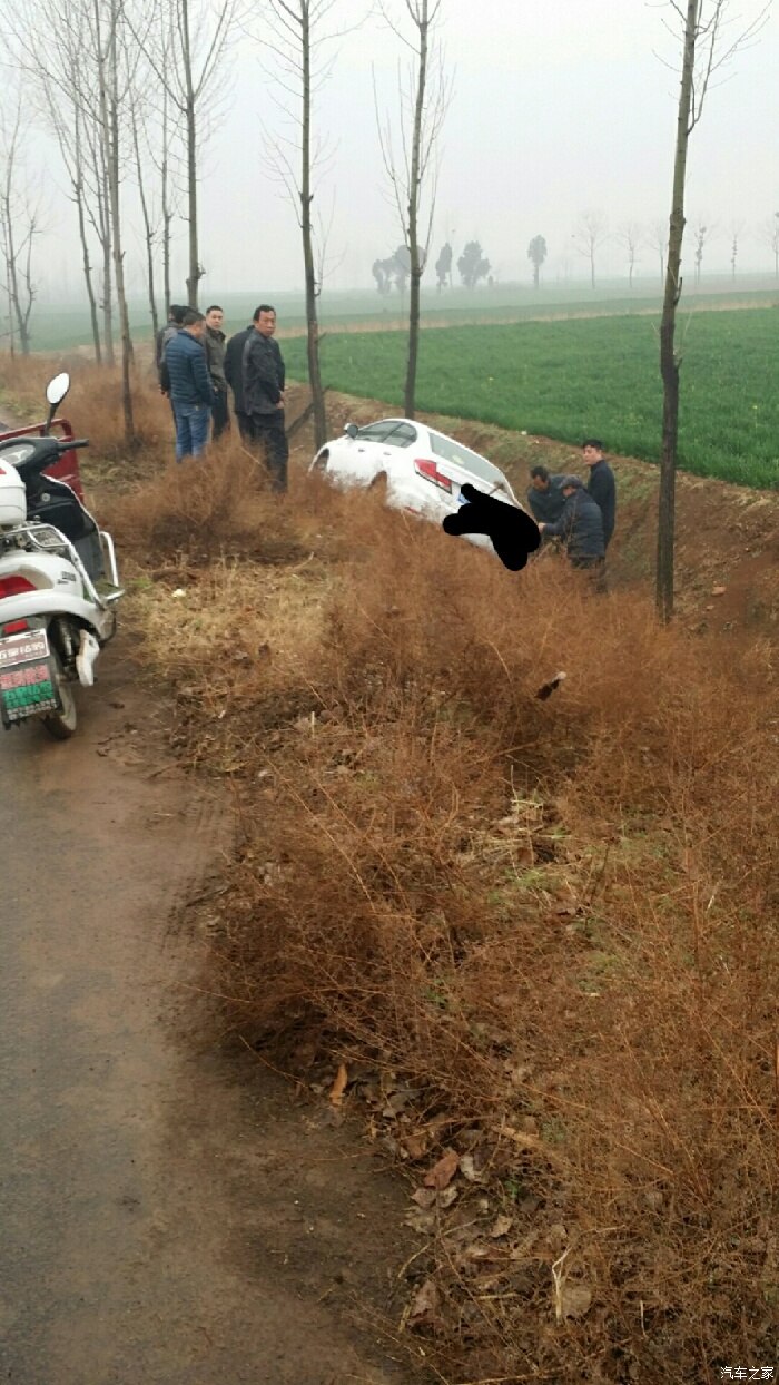 【图】车掉沟里了,哎_思域论坛_汽车之家论坛
