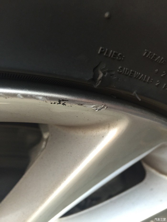 【图】轮胎蹭到马路牙,掉了一小块胶皮,问题大