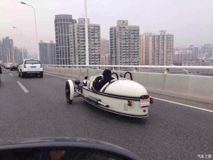 【图】高架上走沪C,人家好歹是汽车。可这玩意