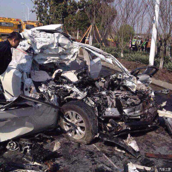 【图】偶遇一特大交通事故,又是日系,哀悼!