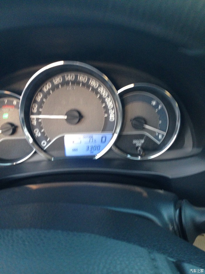 怎么看油箱是否满格 500_13217410-7619-1n76-9ekm-n201ahn9888g.jpg