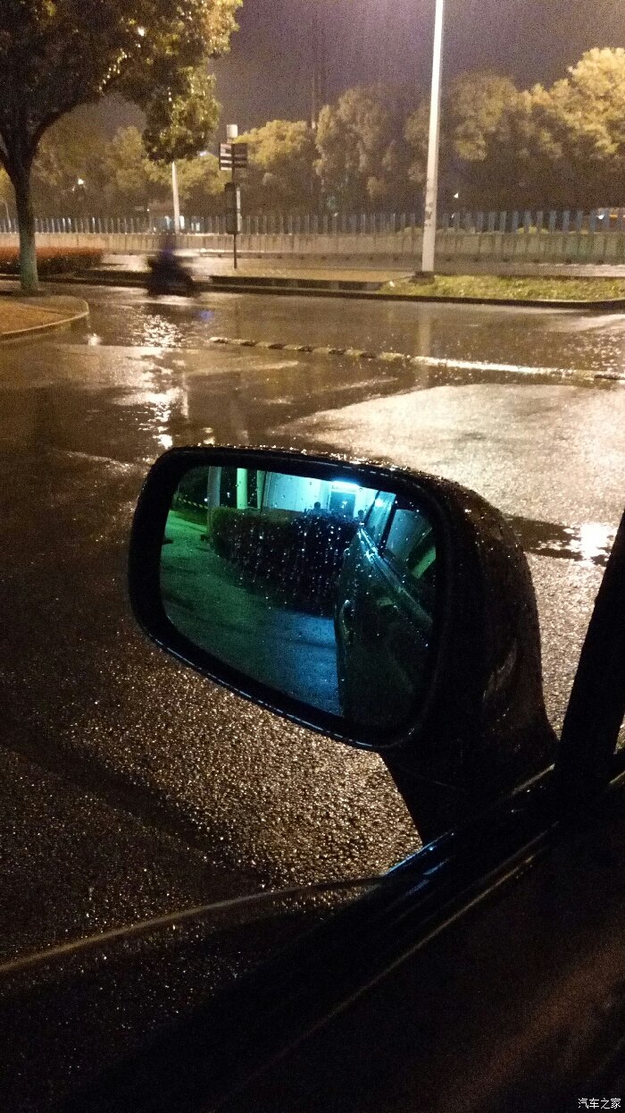 下雨车窗和后视镜问题