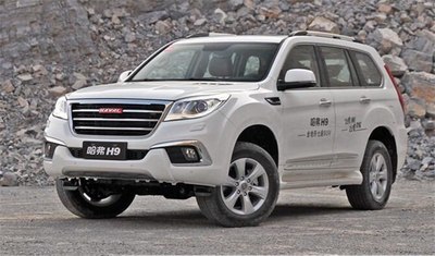 刚刚网上看到的听说是带着客户玩漂移_比亚迪