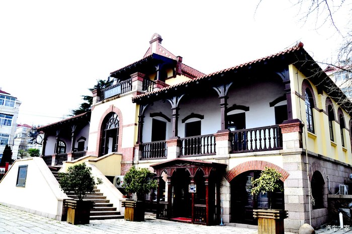 康有为先生故居为德式三层砖木结构建筑,始建于1899年.
