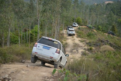 路虎e族3月28日惠州越野,穿越326高地,2015路在脚下 越过山丘