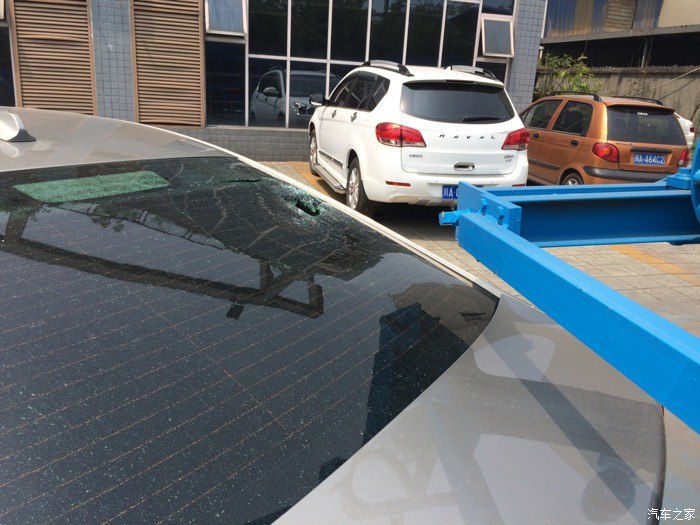 没买玻璃险,有点恼火