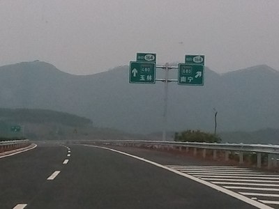 贵梧高速,正在桂平到贵港段上跑,空旷