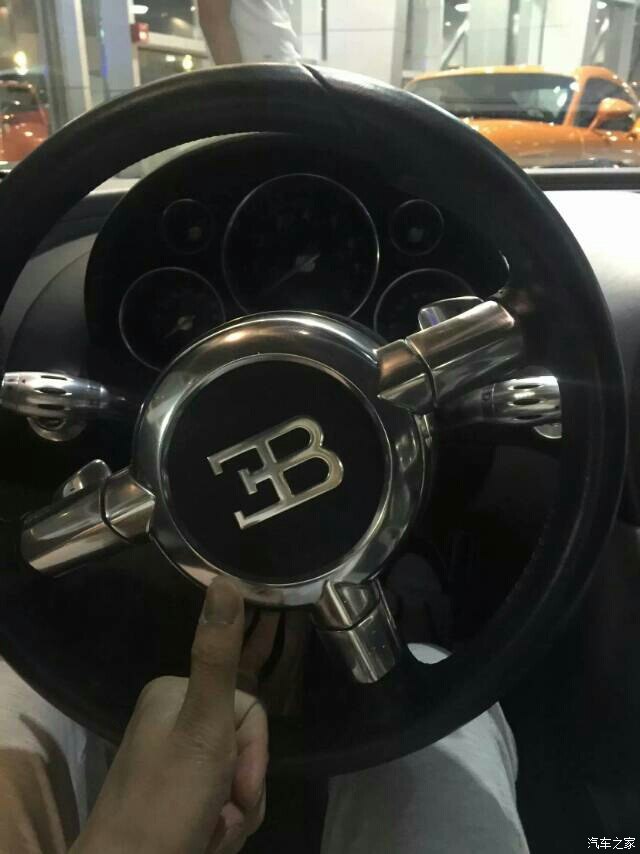 【图】迪拜实拍布加迪二手车,折合人民币620万