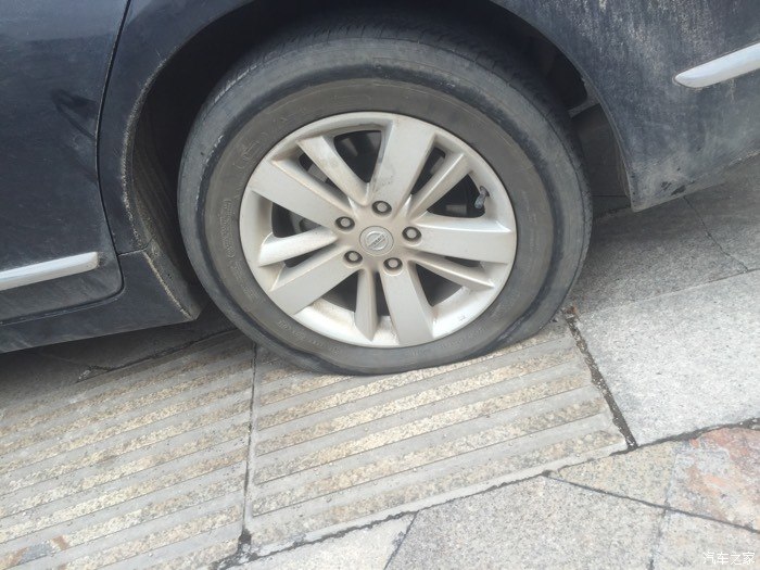 哪里换轮胎划算 500_24097540-7891-4l8k-nd2d-n201abl5leem.jpg