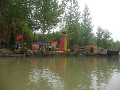 今天去郑州侯寨樱桃沟玩后发现导航坏了又去四s店换导航