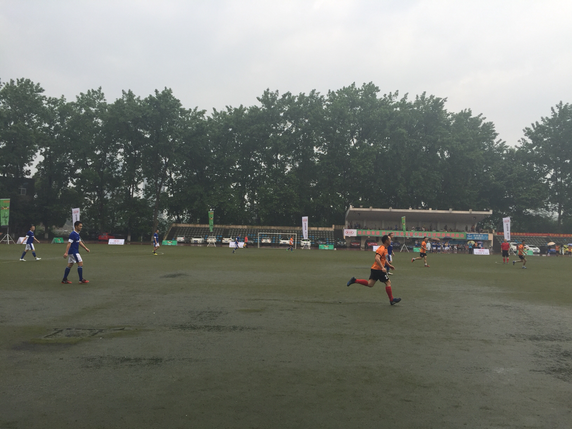 【足球赛精彩时刻】茫茫人海中最闪亮的你