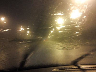 昨天晚上跑了一段高速遇上下大雨,还好是短途