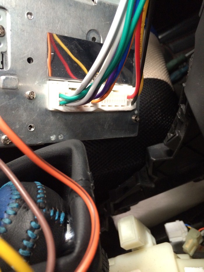 朗动原厂导航倒车视频输入线是哪个针脚。