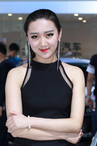 补发几张前几天银川车展照片,都是美女