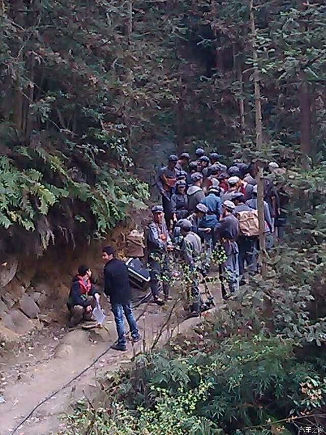 【图】探班《十个连长一个班》剧组