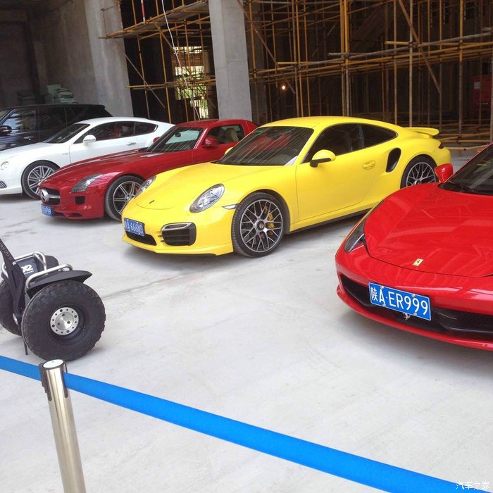 【图】我在工地搬砖,老板却在办车展!