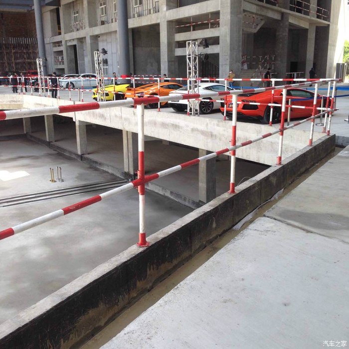 【图】我在工地搬砖,老板却在办车展!