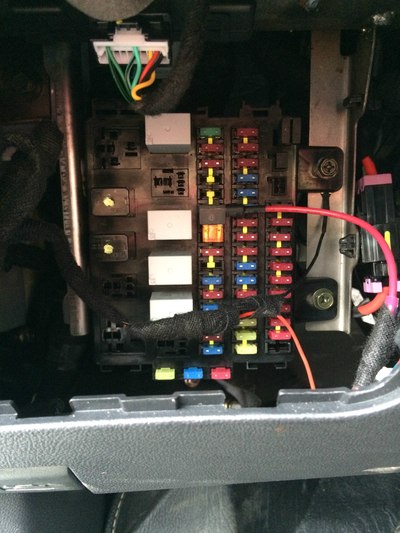 长安cs75安装后视镜行车记录仪及保险盒取电作业