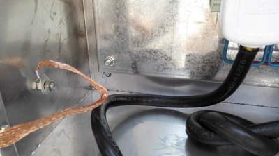 安装免费的充电桩带箱子吗 400_35565510-7187-9487-d5n6-n203a2ndt534.jpg