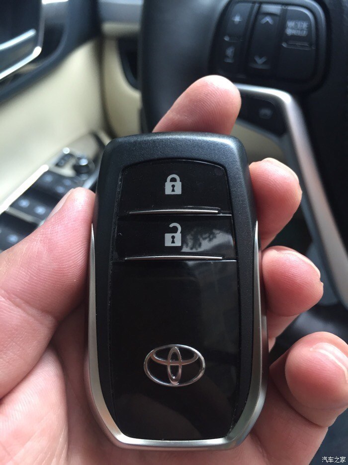 【图】新款汉兰达的车钥匙是什么样?