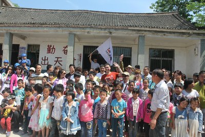 【洛阳车友会】嵩县闫庄镇裴岭村小学献爱心活动!