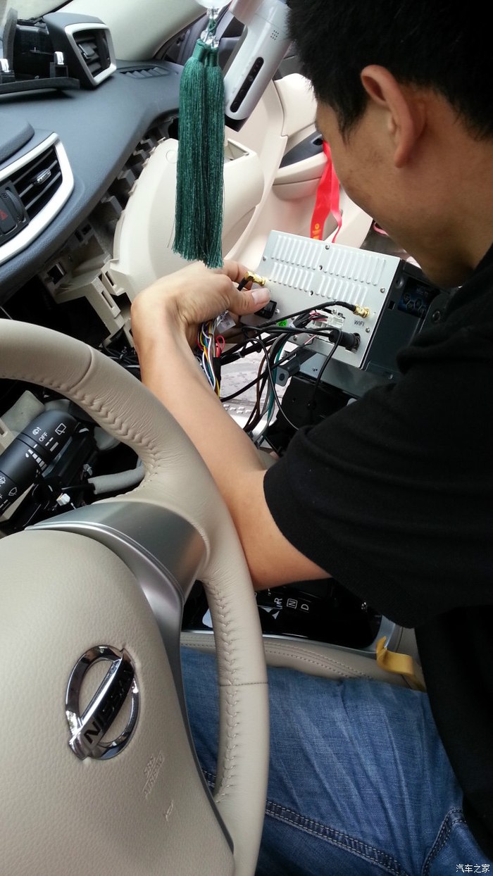 安装新奇骏10.2寸导航+行车记录仪+OBD作业