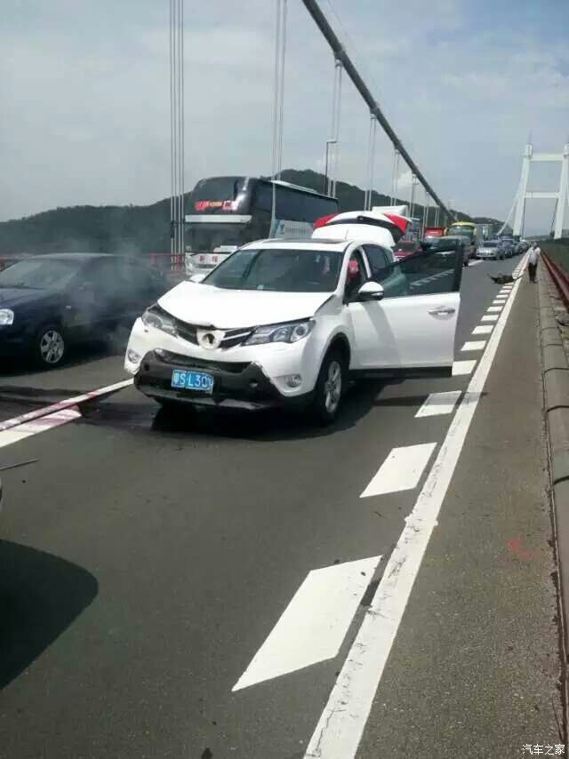 【图】东莞一台RAV4轻轻追尾然烧,车主求指点