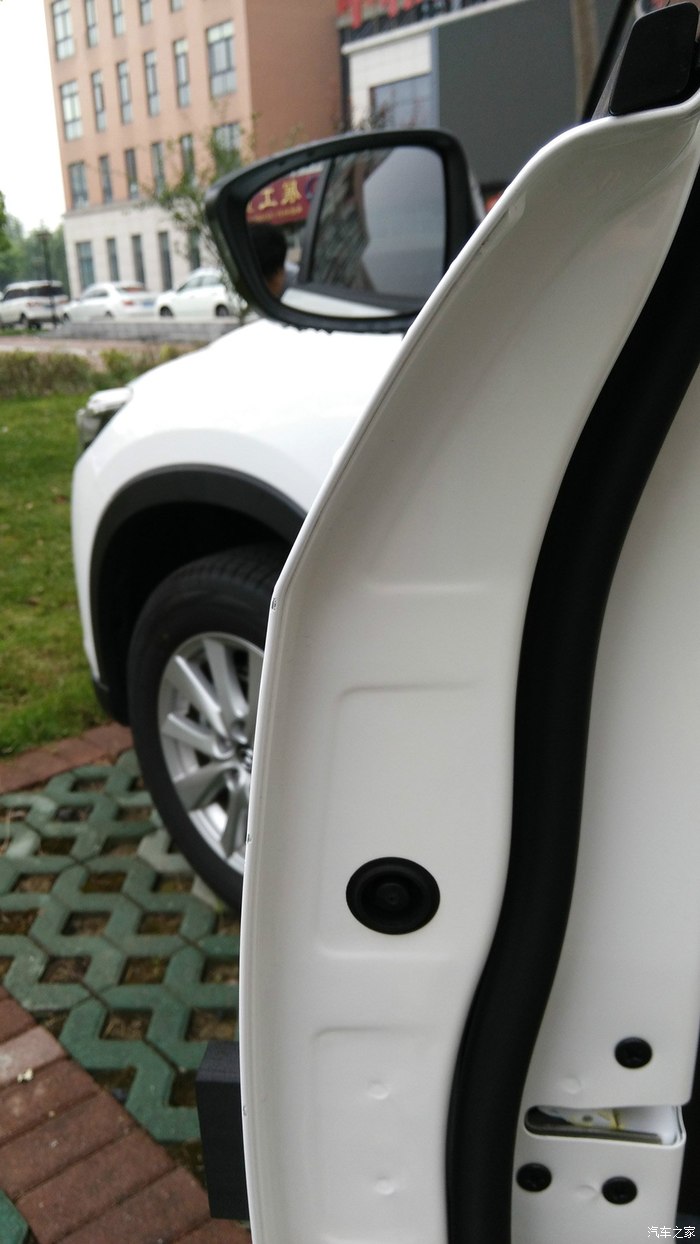 【图】开车门撞到墙了._马自达CX-5论坛